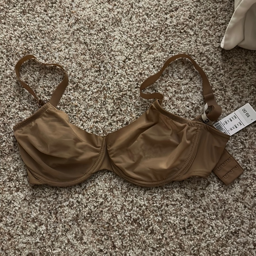 Beautiful brand new semi sheer intimissi bra